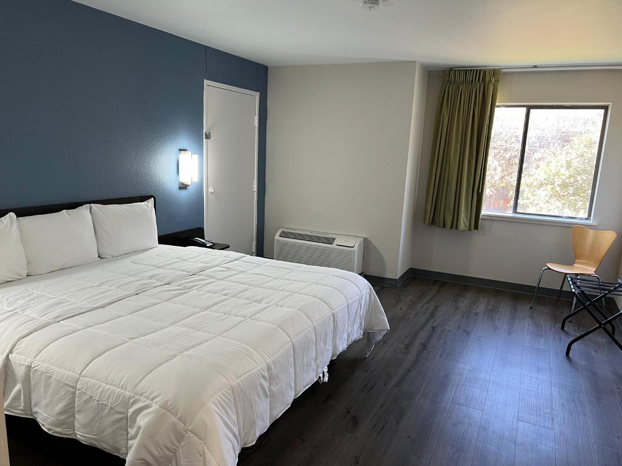 Park Inn By Radisson San Antonio Exterior photo