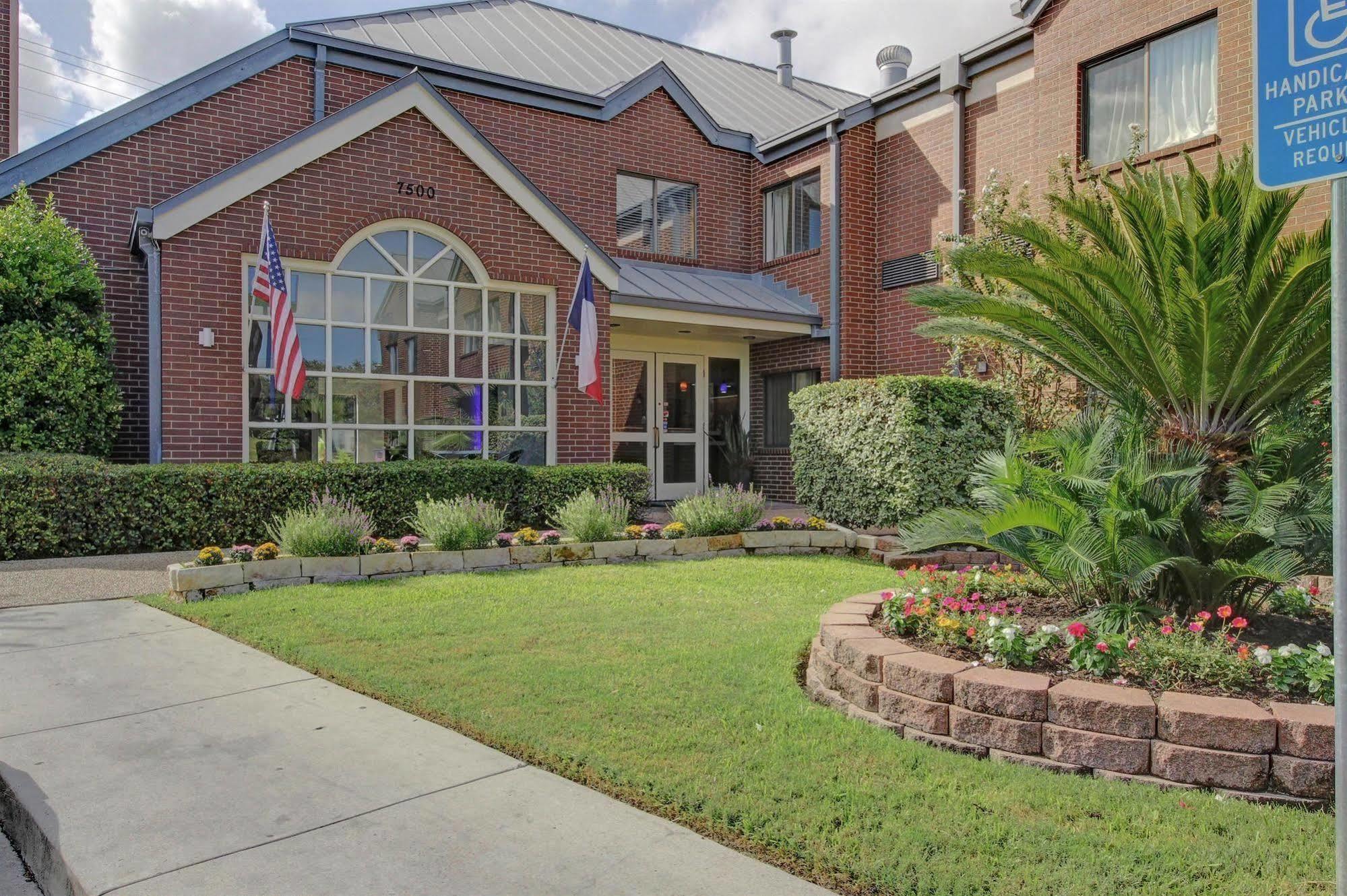 Park Inn By Radisson San Antonio Exterior photo